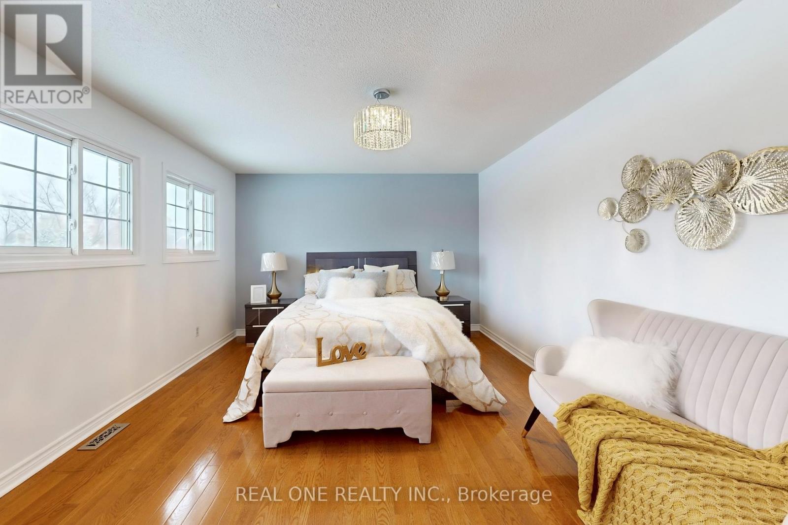 10 Squire Drive, Richmond Hill, ON - Indoor Photo Showing Bedroom