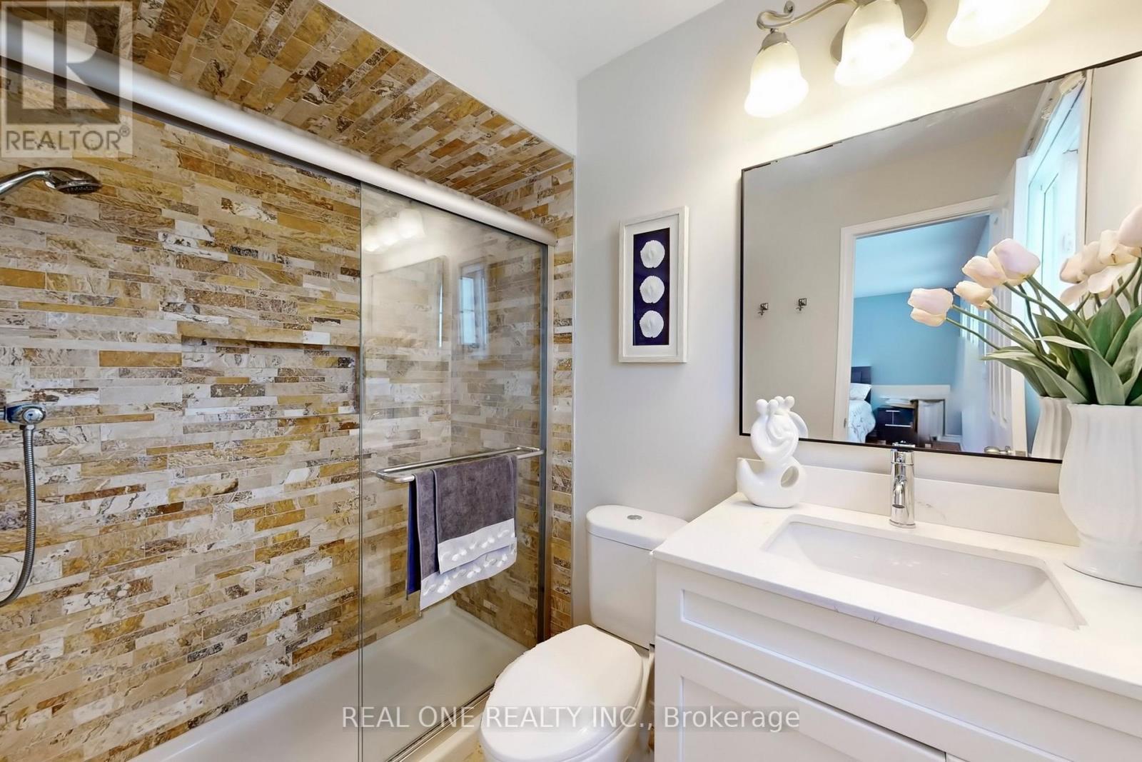10 Squire Drive, Richmond Hill, ON - Indoor Photo Showing Bathroom