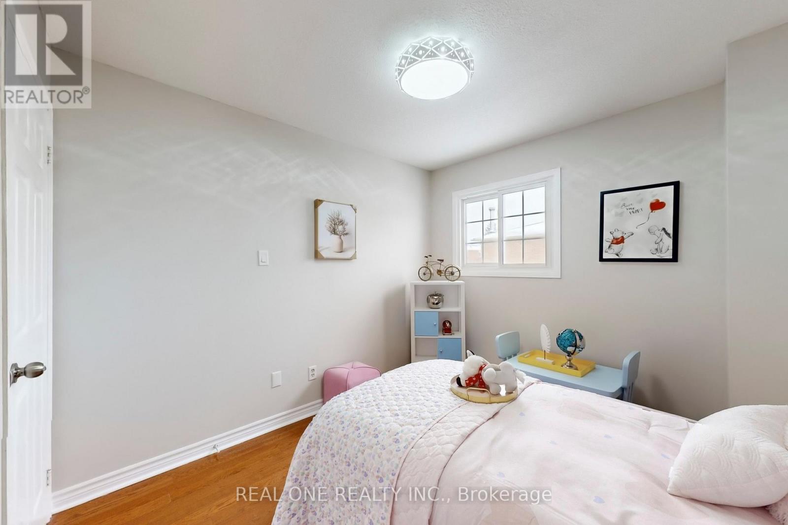 10 Squire Drive, Richmond Hill, ON - Indoor Photo Showing Bedroom