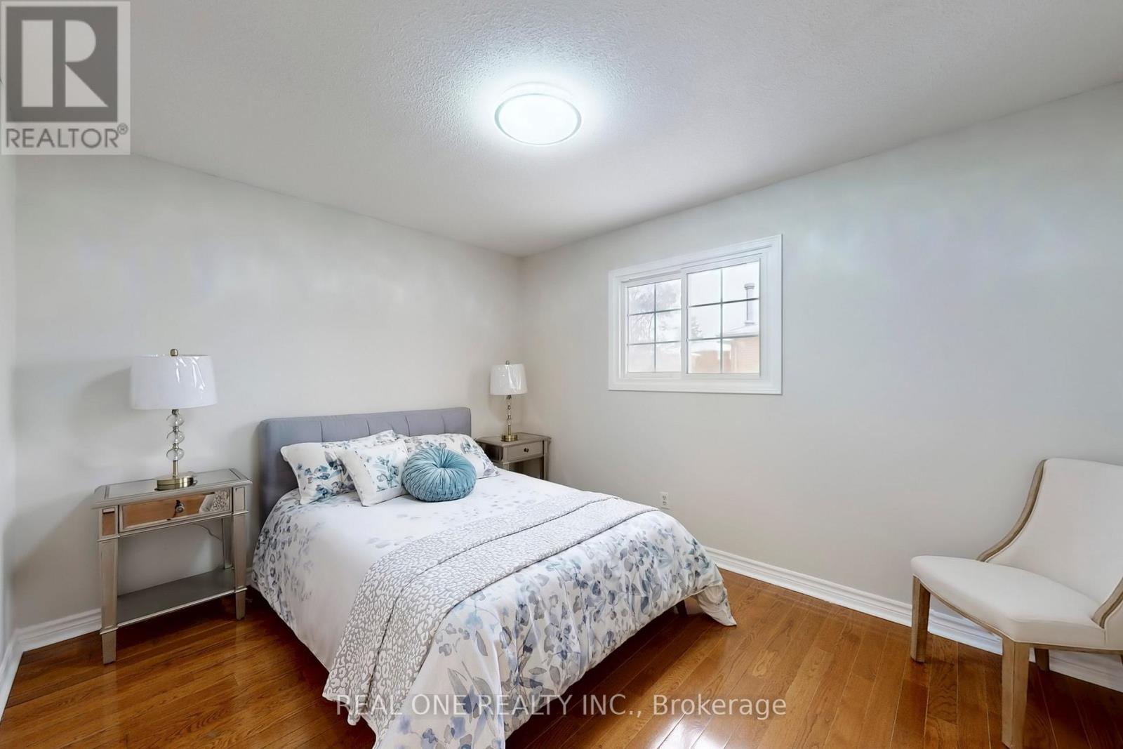 10 Squire Drive, Richmond Hill, ON - Indoor Photo Showing Bedroom