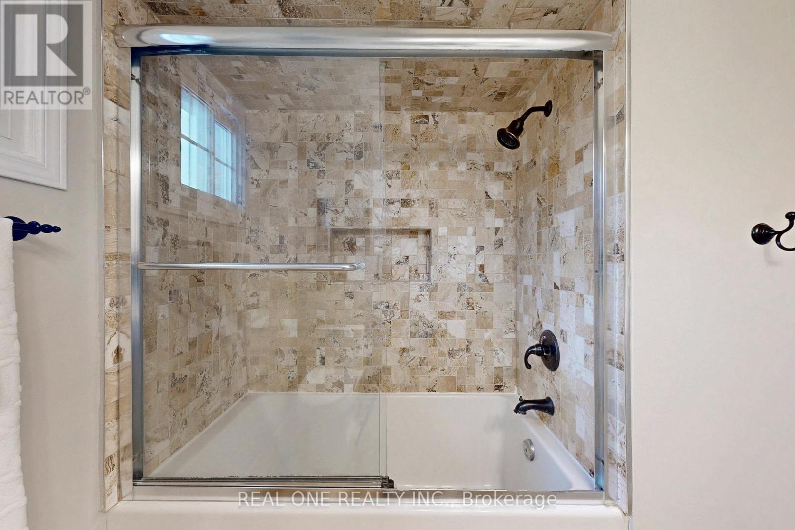 10 Squire Drive, Richmond Hill, ON - Photo Showing Bathroom