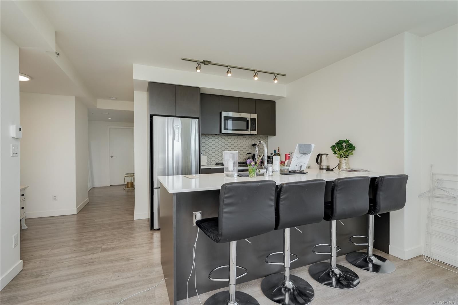 1702-845 Johnson St, Victoria, BC - Indoor Photo Showing Kitchen With Stainless Steel Kitchen With Upgraded Kitchen