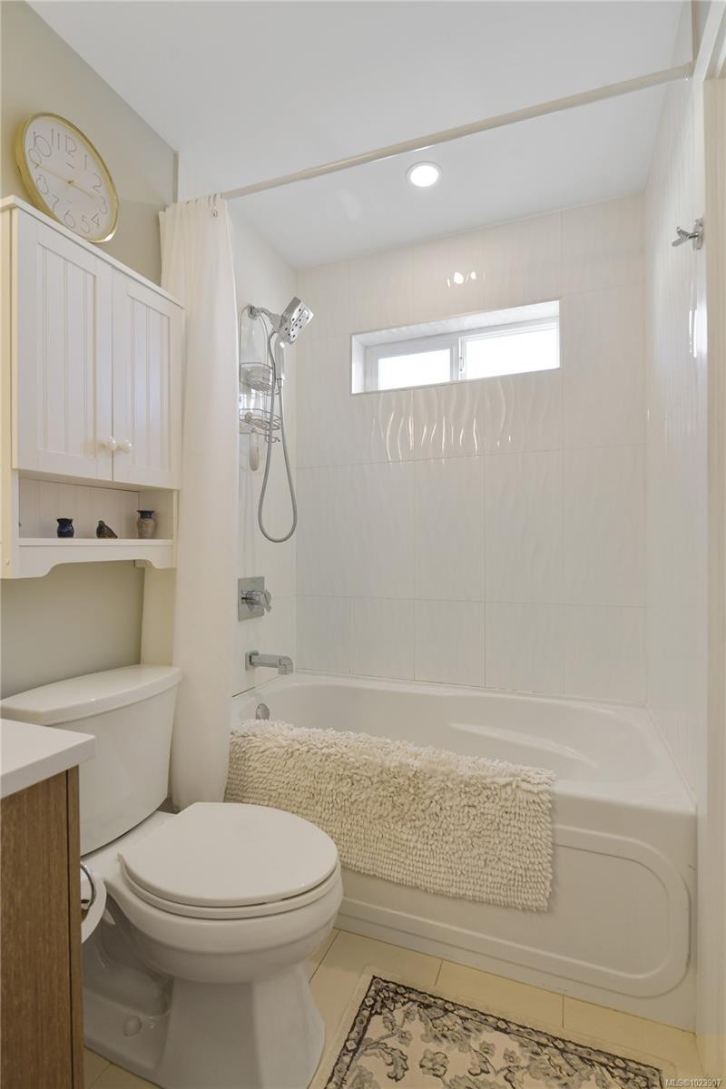 2447 Orchard Ave, Sidney, BC