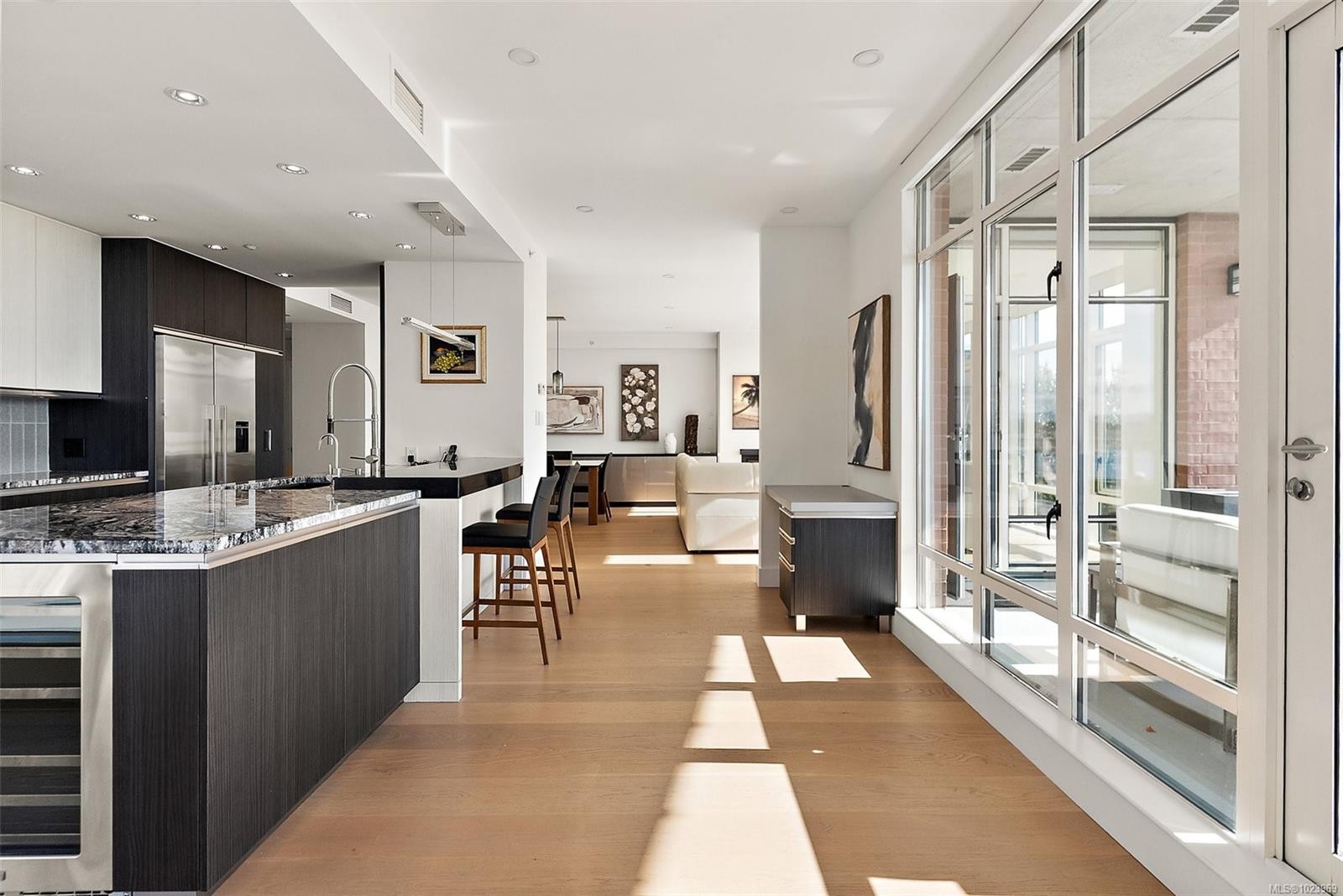 631-21 Dallas Rd, Victoria, BC - Indoor