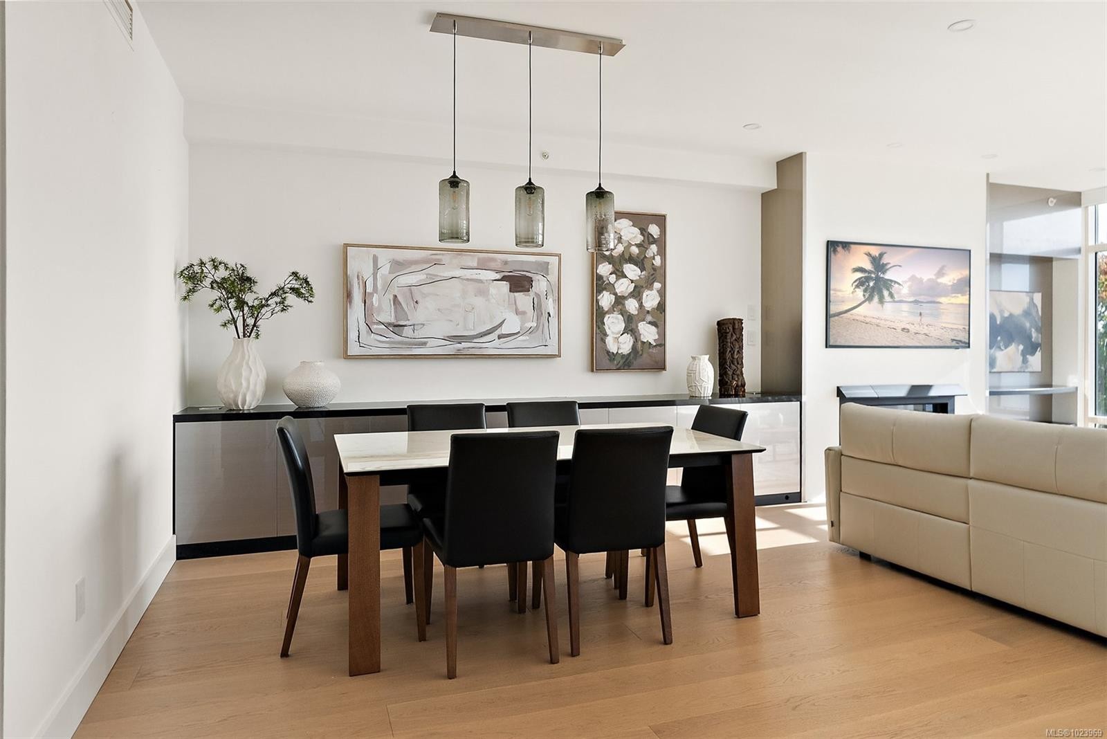 631-21 Dallas Rd, Victoria, BC - Indoor Photo Showing Dining Room