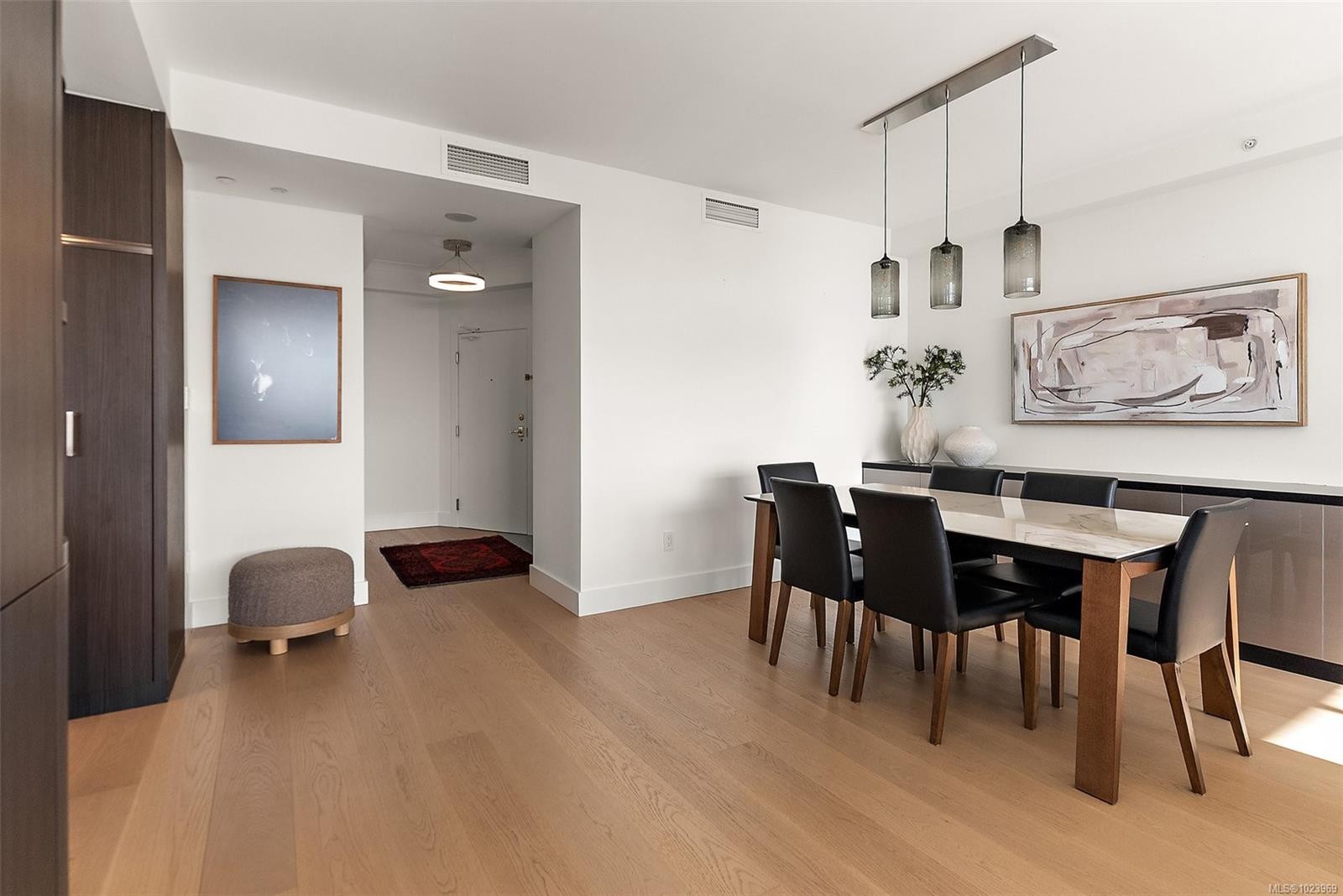 631-21 Dallas Rd, Victoria, BC - Indoor Photo Showing Dining Room