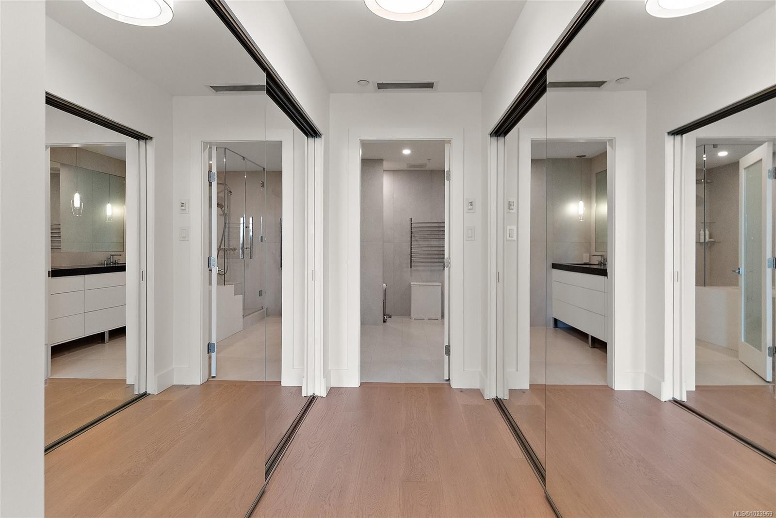 631-21 Dallas Rd, Victoria, BC - Indoor Photo Showing Other Room