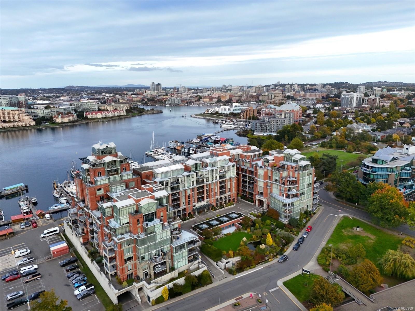 631-21 Dallas Rd, Victoria, BC - Outdoor With Body Of Water With View