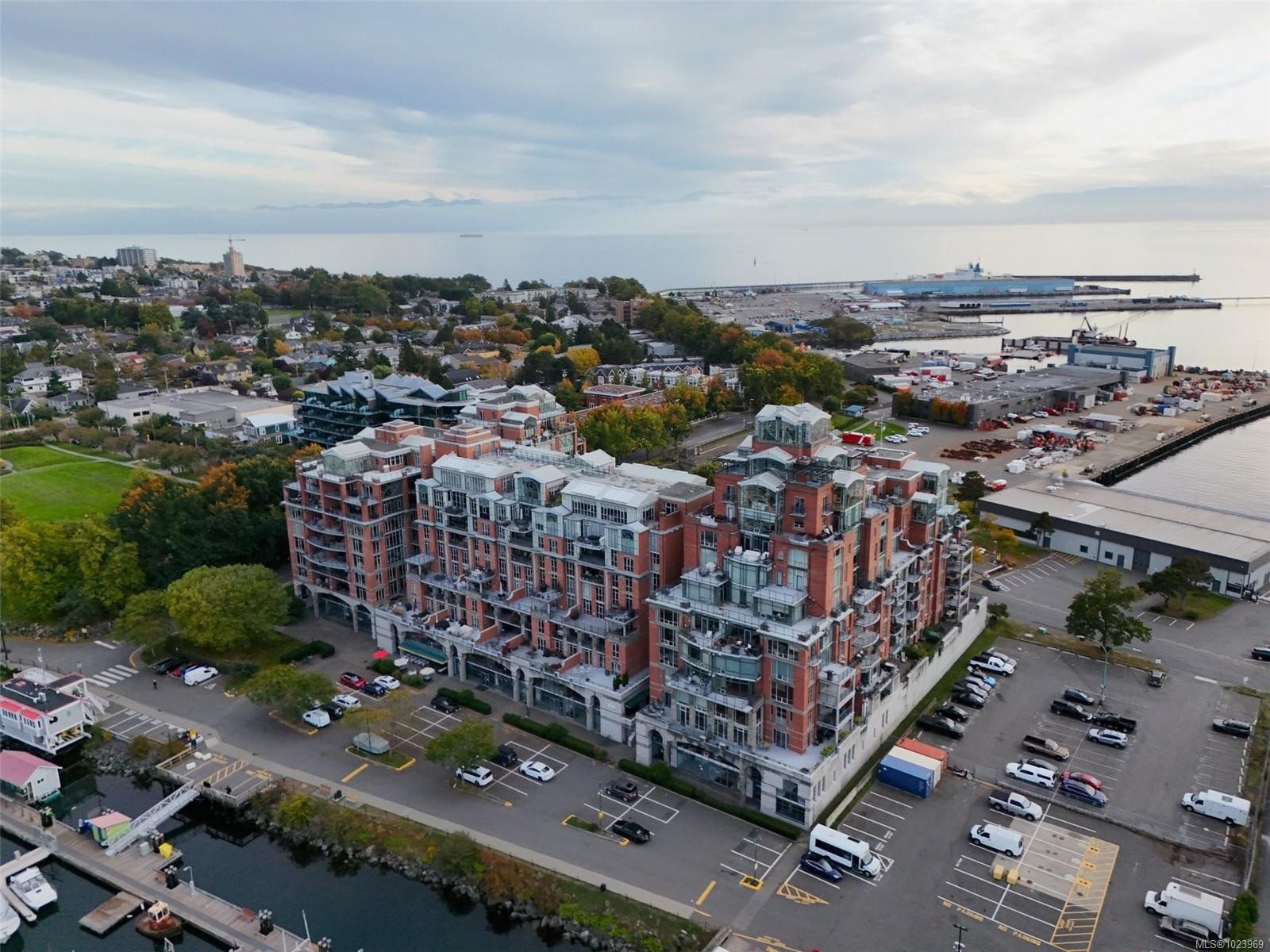 631-21 Dallas Rd, Victoria, BC - Outdoor With Body Of Water With View