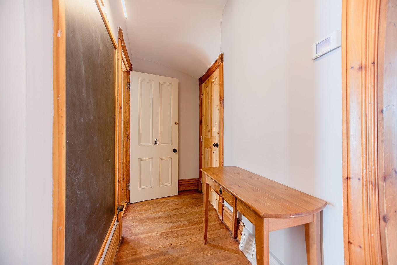 Corridor - 330 Av. Edison, Saint-Lambert, QC - Indoor Photo Showing Other Room