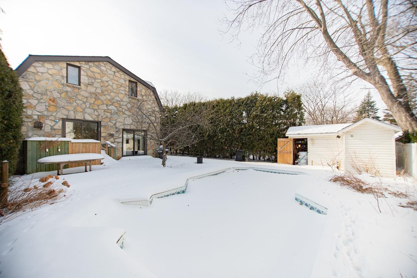 Cour - 330 Av. Edison, Saint-Lambert, QC - Outdoor