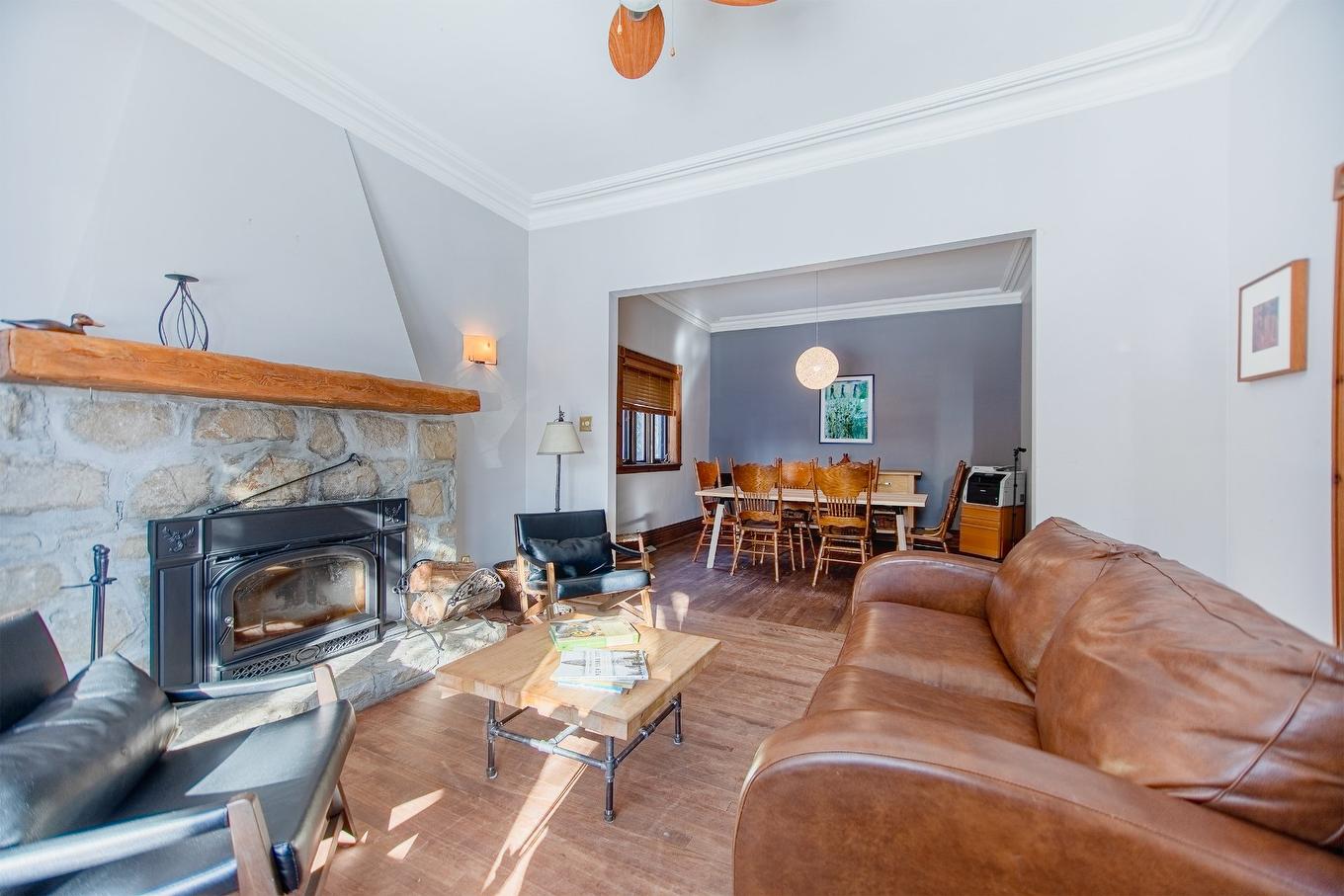 Salon - 330 Av. Edison, Saint-Lambert, QC - Indoor Photo Showing Living Room With Fireplace