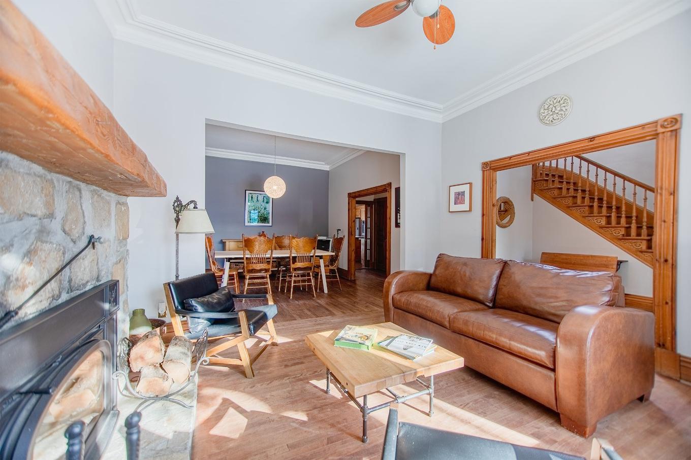 Salon - 330 Av. Edison, Saint-Lambert, QC - Indoor Photo Showing Living Room With Fireplace