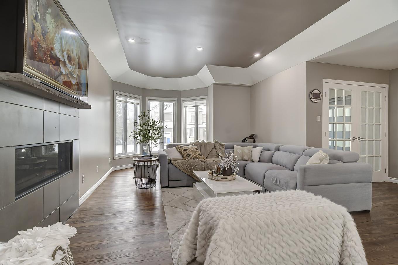 Salon - 484 Rue De La Pommeraie, Rosemère, QC - Indoor Photo Showing Living Room With Fireplace