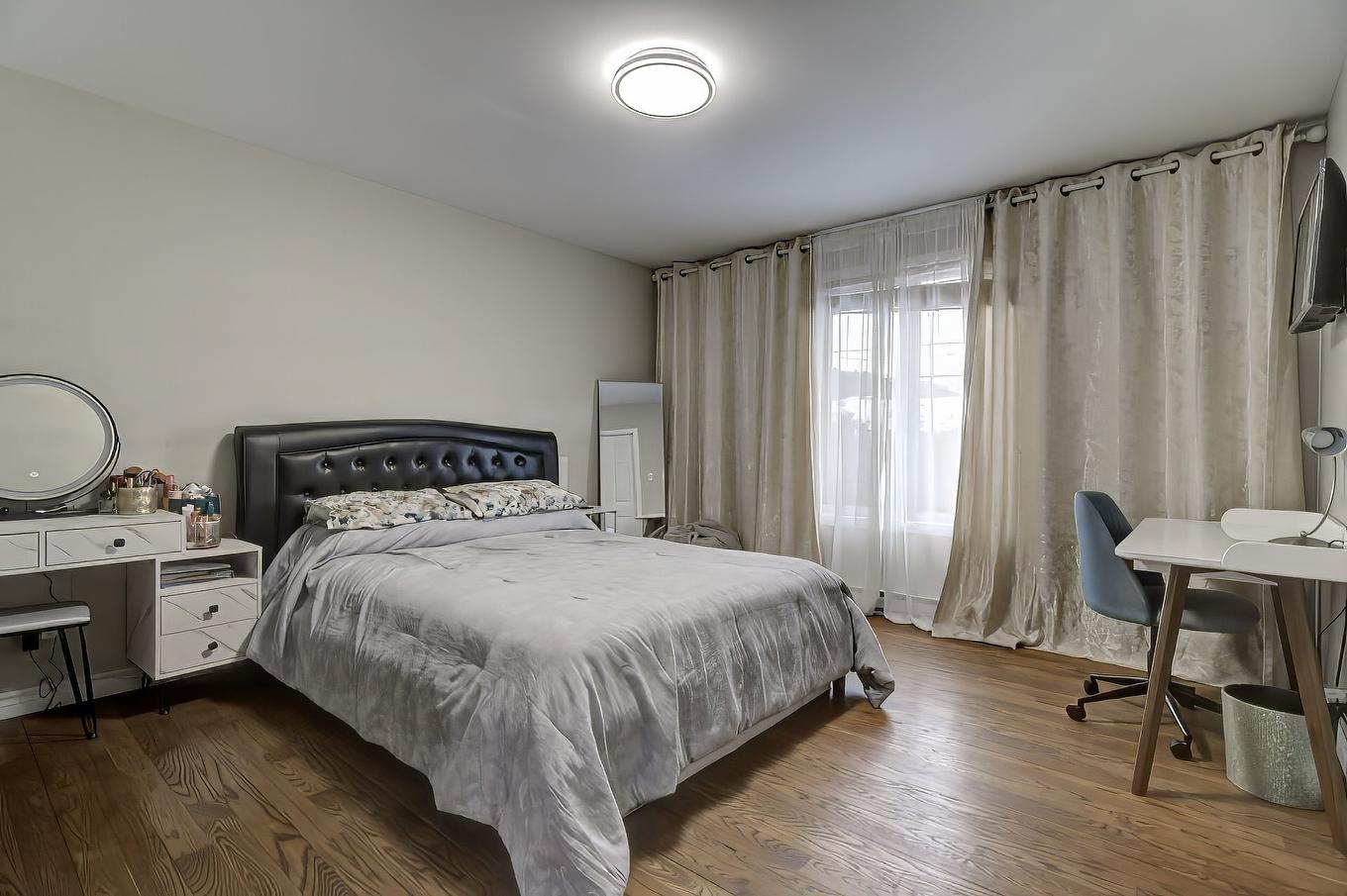 Chambre à coucher principale - 484 Rue De La Pommeraie, Rosemère, QC - Indoor Photo Showing Bedroom