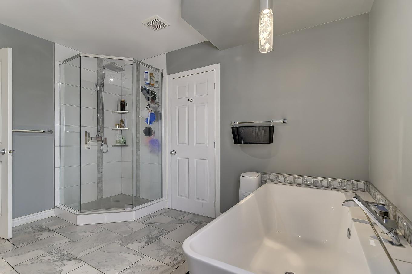 Chambre à coucher principale - 484 Rue De La Pommeraie, Rosemère, QC - Indoor Photo Showing Bathroom