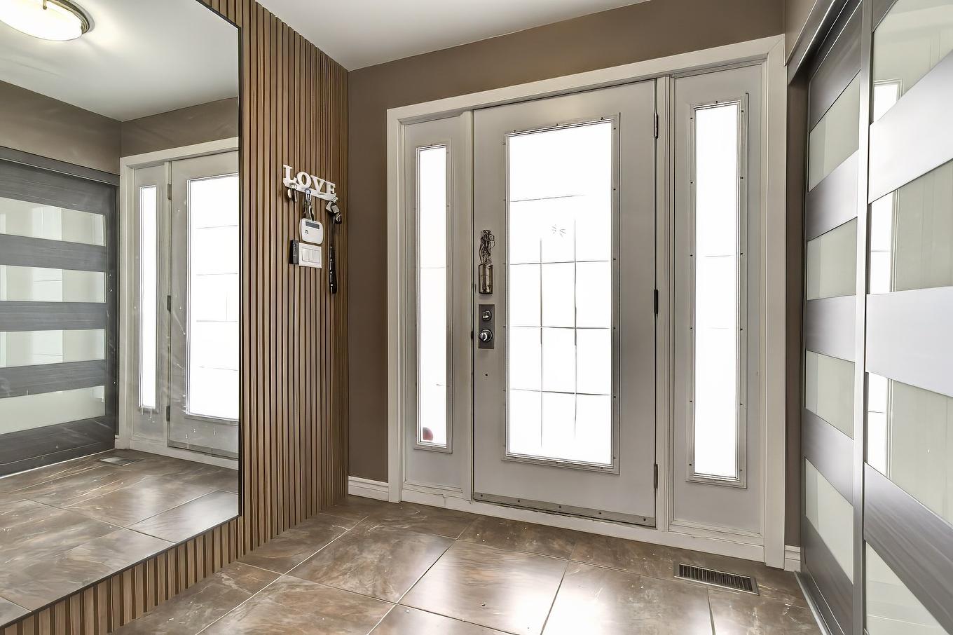 Entrée extérieure - 484 Rue De La Pommeraie, Rosemère, QC - Indoor Photo Showing Other Room