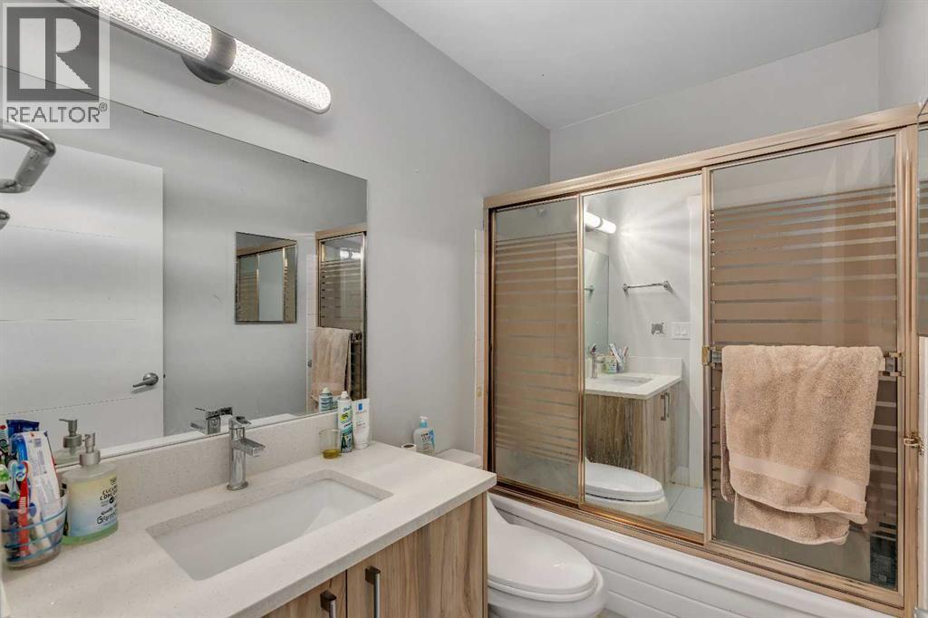 108 Whiteglen Crescent Ne, Calgary, AB - Indoor Photo Showing Bathroom