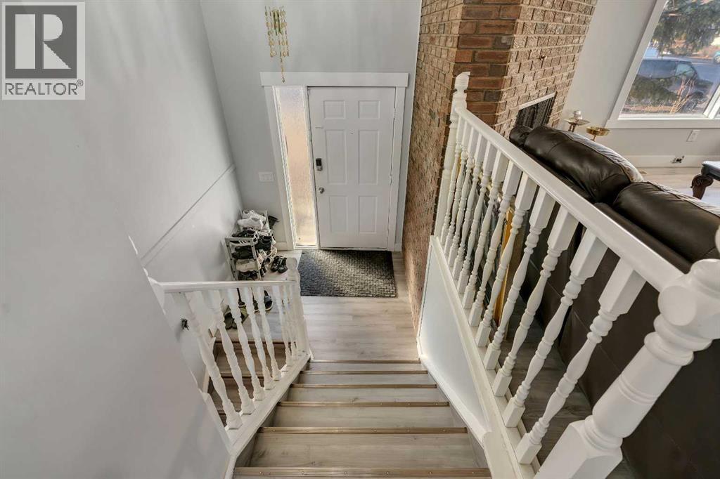 108 Whiteglen Crescent Ne, Calgary, AB - Indoor Photo Showing Other Room