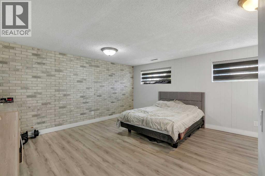 108 Whiteglen Crescent Ne, Calgary, AB - Indoor Photo Showing Bedroom