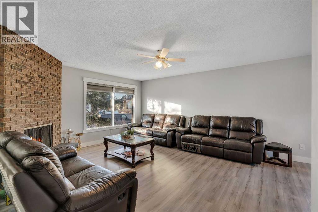 108 Whiteglen Crescent Ne, Calgary, AB - Indoor Photo Showing Living Room