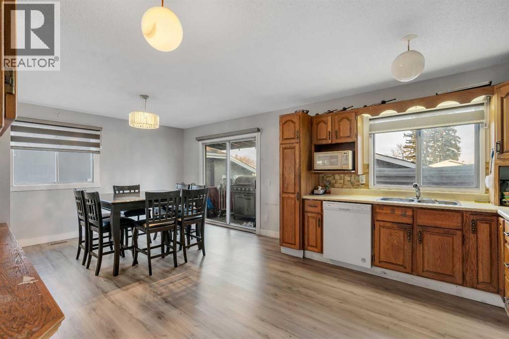 108 Whiteglen Crescent Ne, Calgary, AB - Indoor