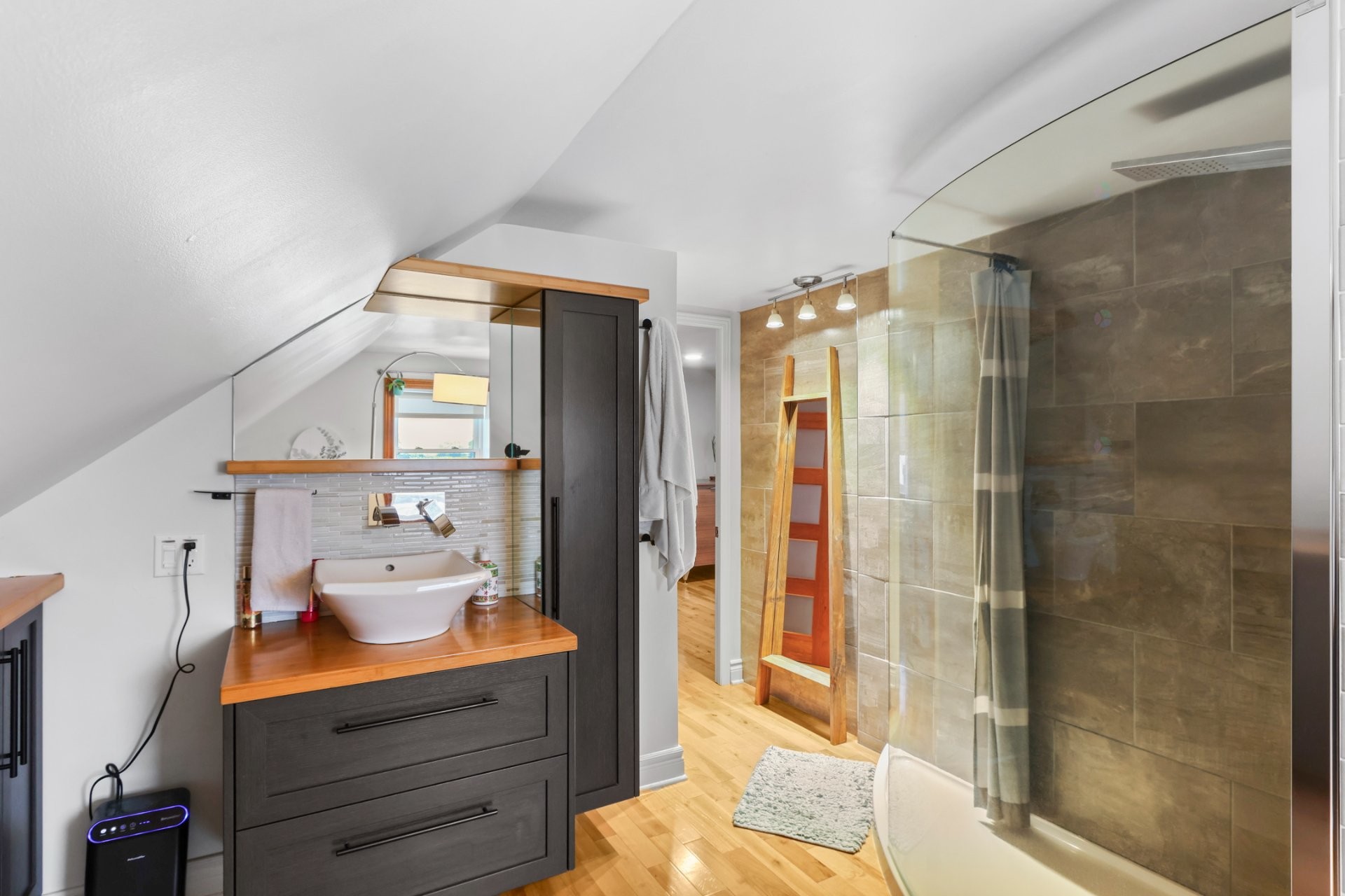 Salle de bains attenante à la CCP - 671 Rg St-Régis N., Saint-Constant, QC - Indoor Photo Showing Bathroom
