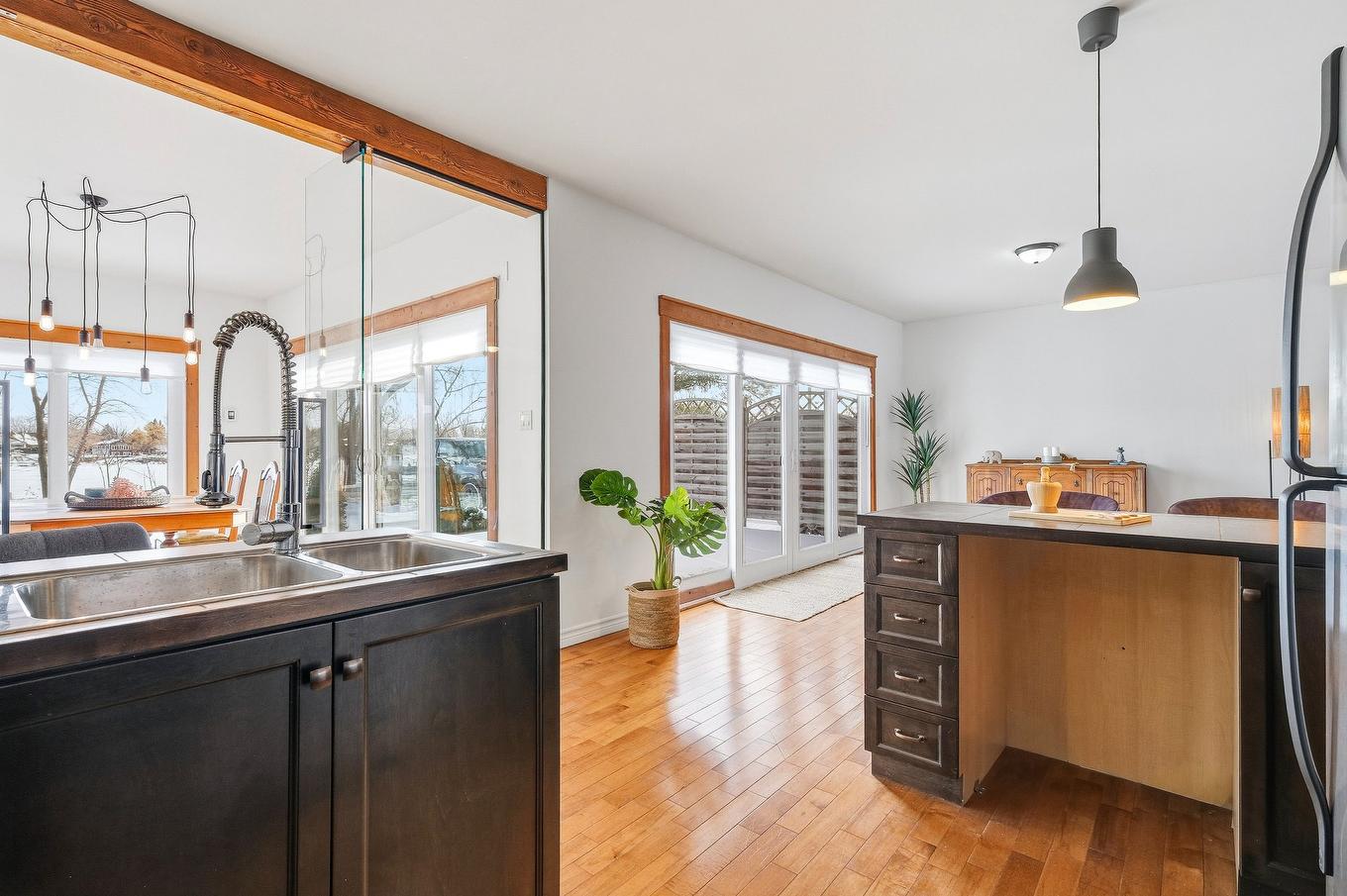 Cuisine - 309 Ch. Du Richelieu, Saint-Basile-Le-Grand, QC - Indoor Photo Showing Kitchen With Double Sink