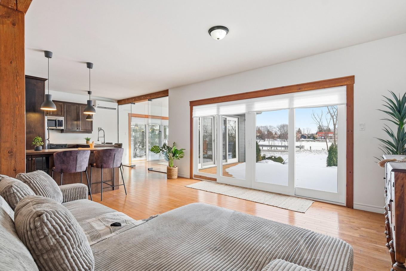 Salon - 309 Ch. Du Richelieu, Saint-Basile-Le-Grand, QC - Indoor Photo Showing Living Room