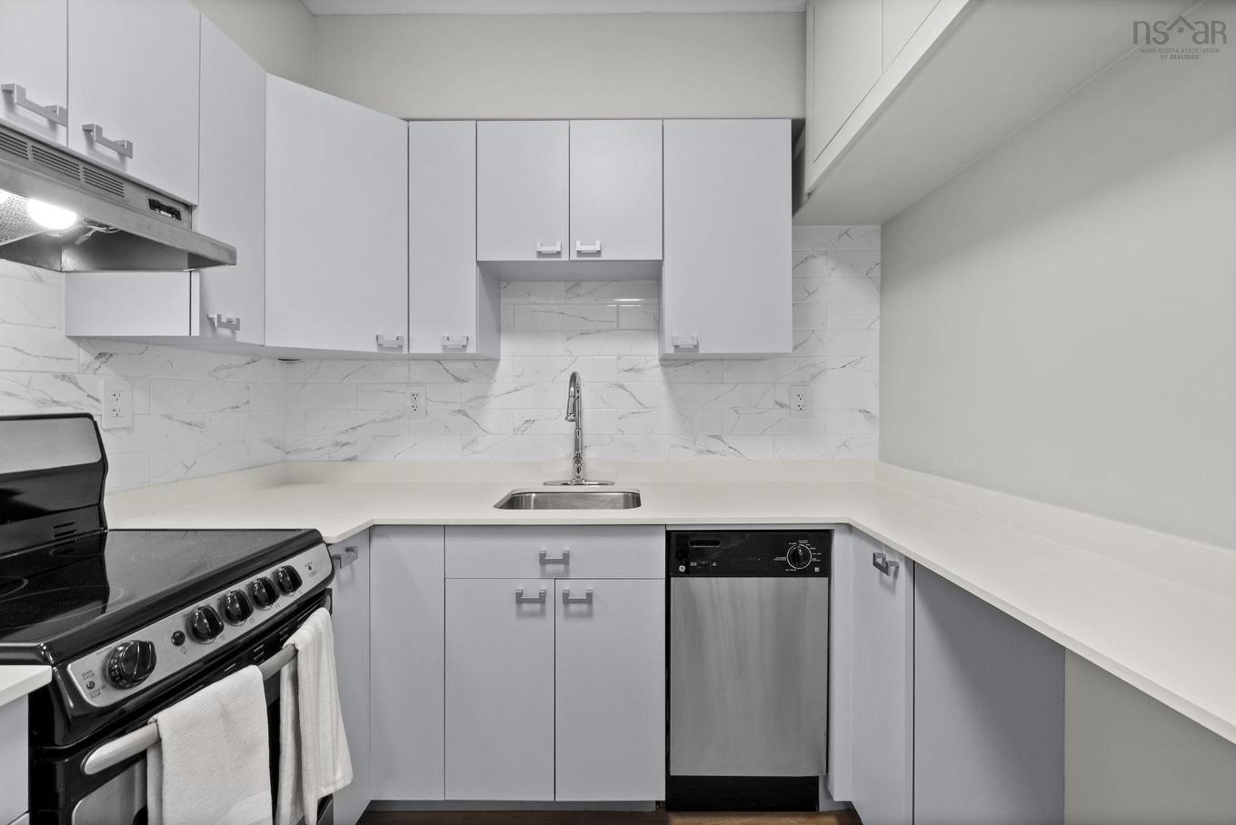 320 2116 Gottingen Street, Halifax Peninsula, NS