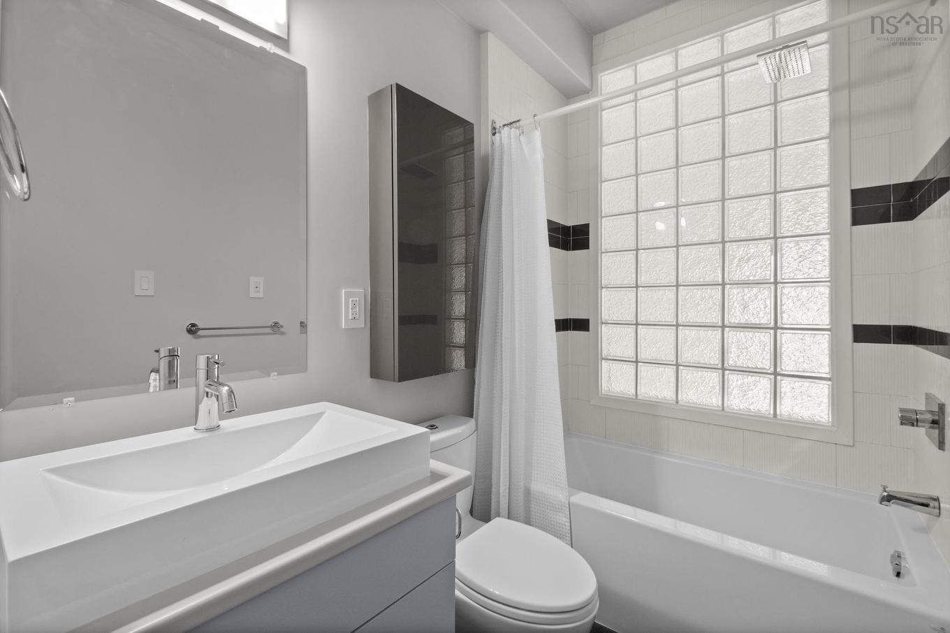 320 2116 Gottingen Street, Halifax Peninsula, NS