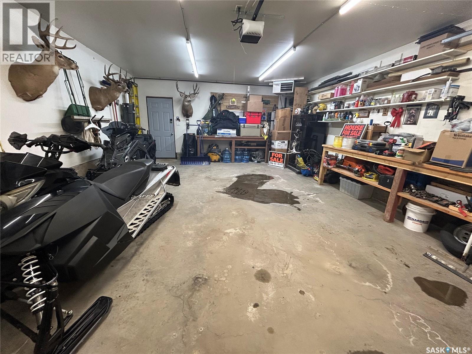 1620 Dieppe Crescent, Estevan, SK - Indoor Photo Showing Garage