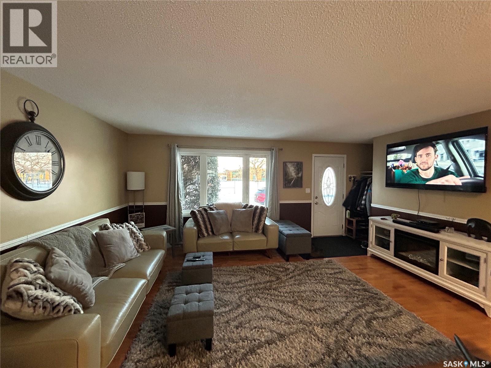 1620 Dieppe Crescent, Estevan, SK - Indoor Photo Showing Living Room