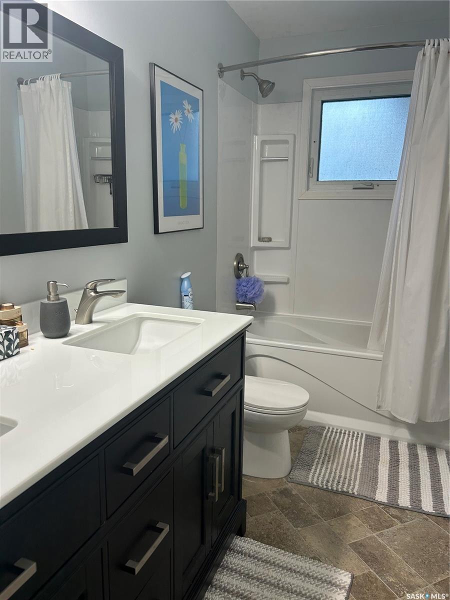 1620 Dieppe Crescent, Estevan, SK - Indoor Photo Showing Bathroom