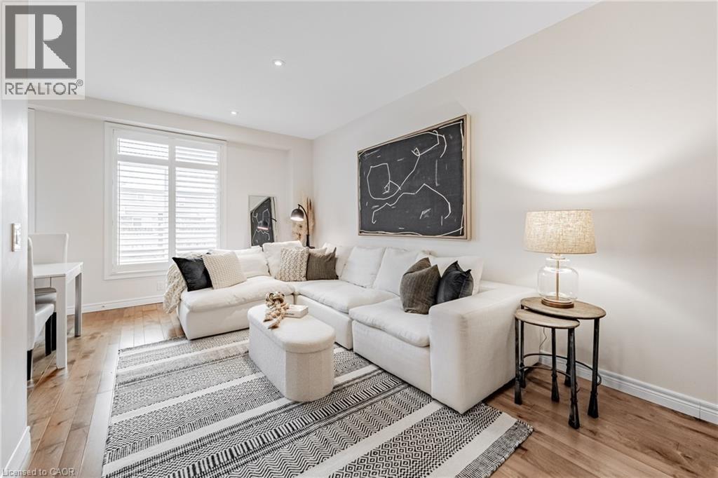 5056 New Street Unit# 21, Burlington, ON - Indoor Photo Showing Living Room