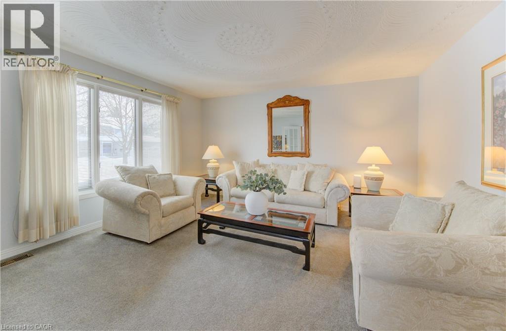 Sitting room or office - 593 Guildwood Place, Waterloo, ON - Indoor Photo Showing Living Room