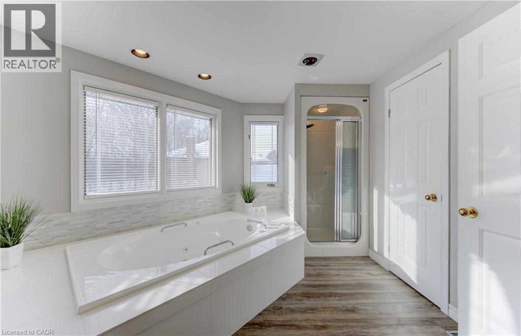 Primary ensuite soaker tub and shower - 593 Guildwood Place, Waterloo, ON - Indoor Photo Showing Bathroom