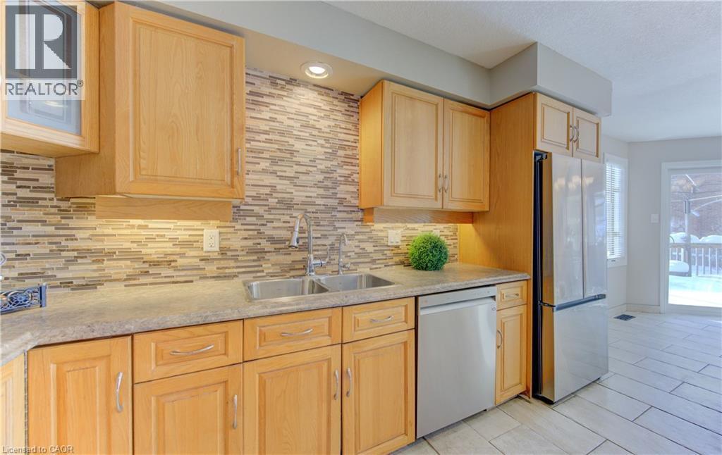 593 Guildwood Place, Waterloo, ON - Indoor Photo Showing Kitchen With Stainless Steel Kitchen