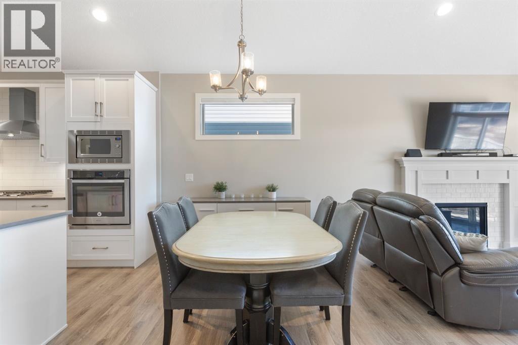 86 Bayview Circle Sw, Airdrie, AB - Indoor Photo Showing Dining Room