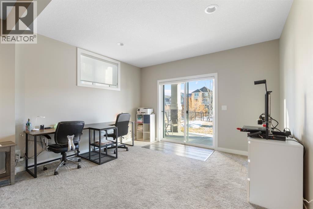 86 Bayview Circle Sw, Airdrie, AB - Indoor Photo Showing Other Room