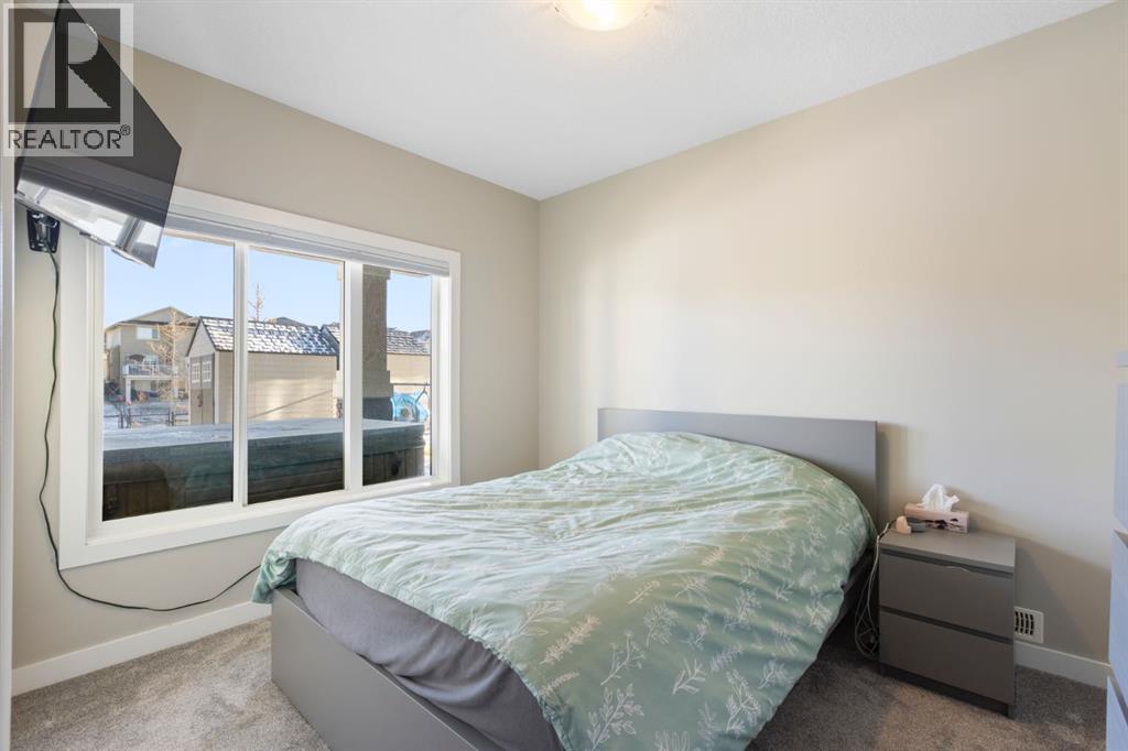 86 Bayview Circle Sw, Airdrie, AB - Indoor Photo Showing Bedroom