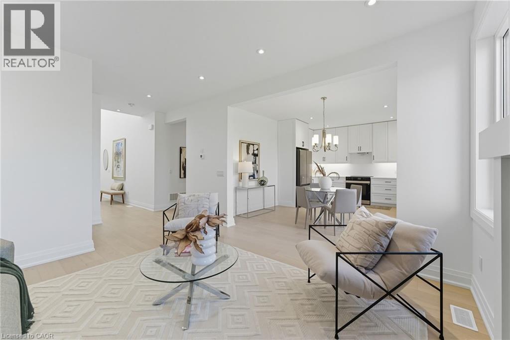 161 Pike Creek Drive, Cayuga, ON - Indoor Photo Showing Living Room