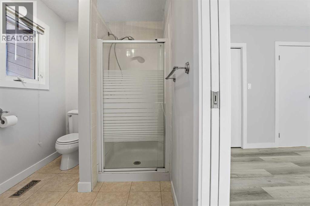 Primary ensuite three-piece bathroom - 4 Pardue Close, Red Deer, AB - Indoor Photo Showing Bathroom