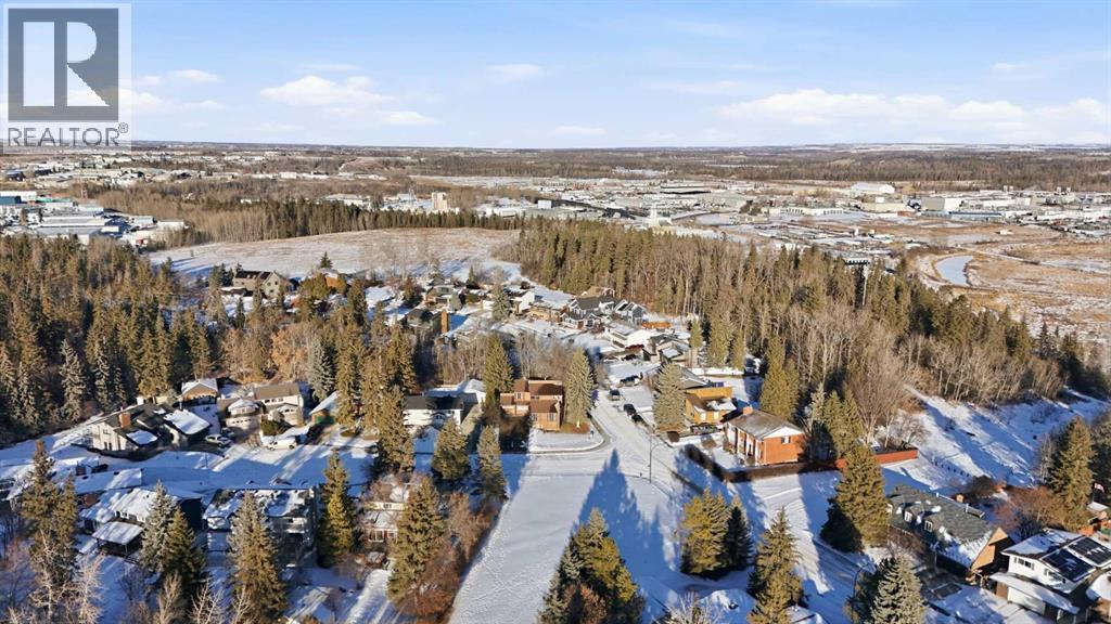 4 Pardue Close offers a truly special setting with mature trees to the north, green space to the south - 4 Pardue Close, Red Deer, AB - Outdoor With View