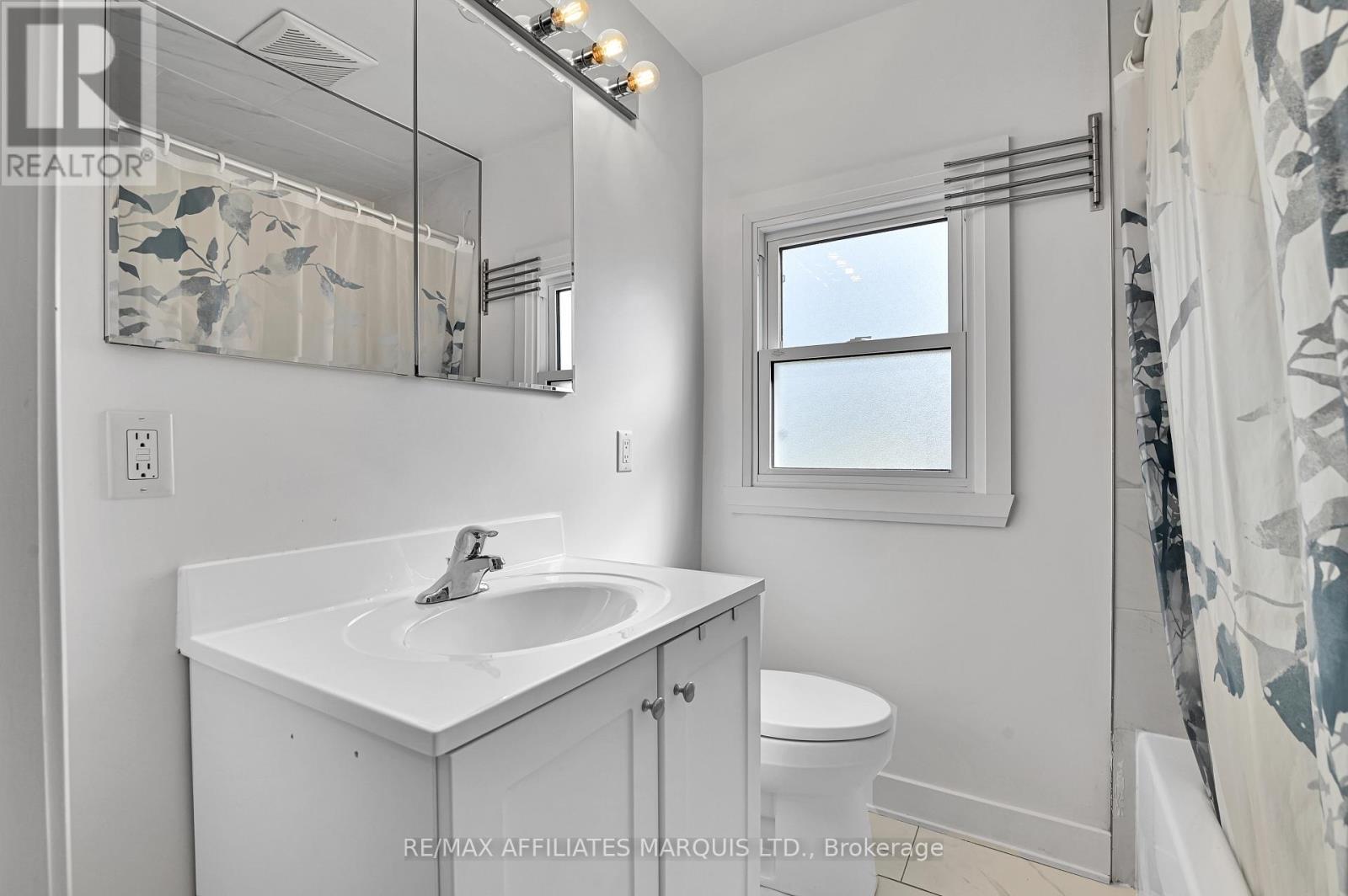 1006 Second Street E, Cornwall, ON - Indoor Photo Showing Bathroom