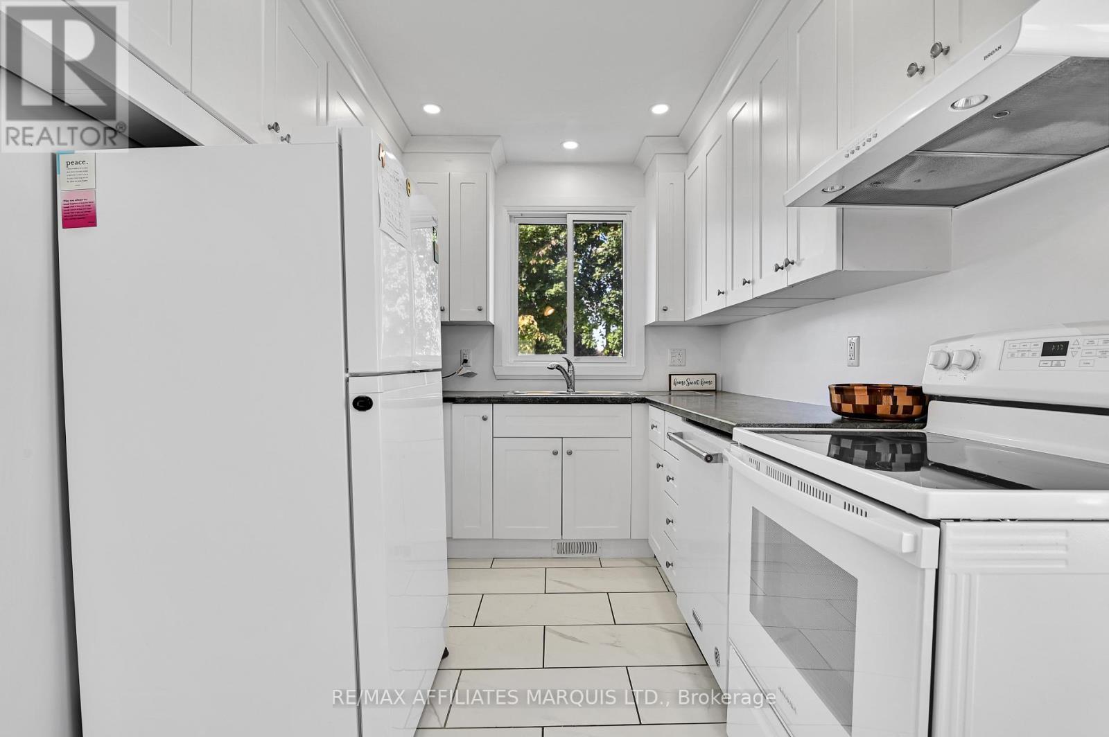 1006 Second Street E, Cornwall, ON - Indoor Photo Showing Kitchen