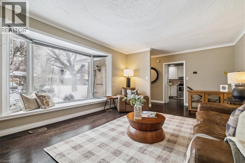 359 Pepper Drive, Burlington, ON - Indoor Photo Showing Living Room