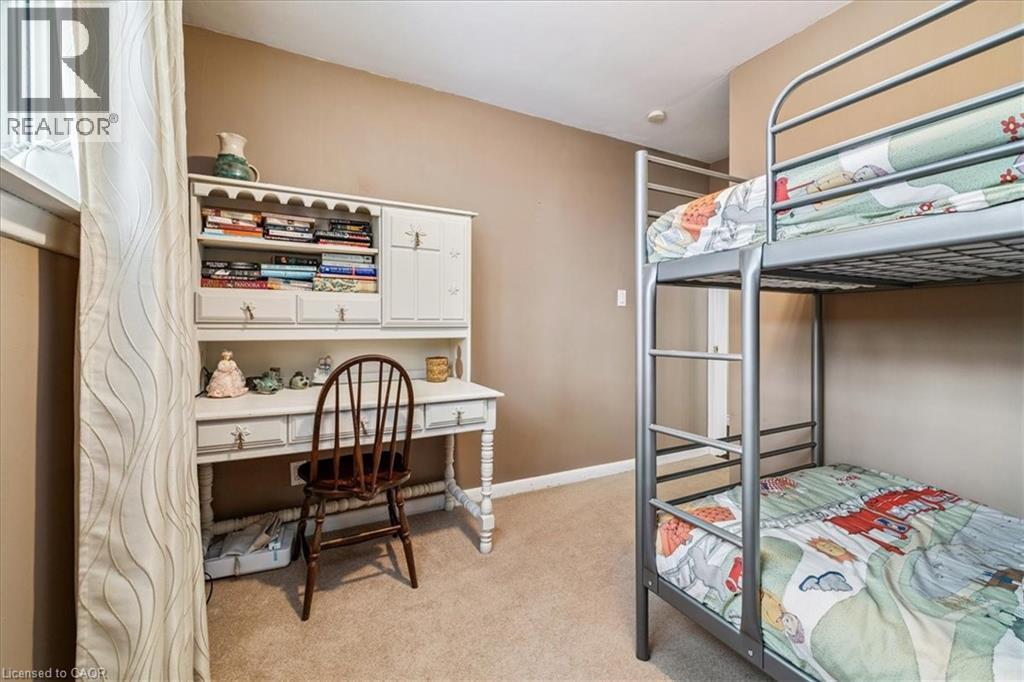 359 Pepper Drive, Burlington, ON - Indoor Photo Showing Bedroom