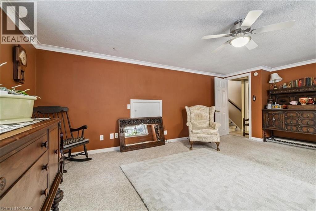 359 Pepper Drive, Burlington, ON - Indoor Photo Showing Other Room