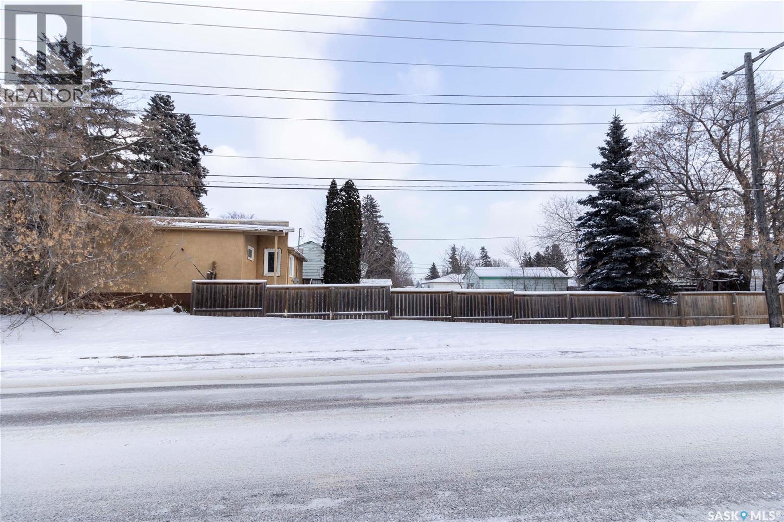 1302 11Th Street E, Saskatoon, SK - Outdoor